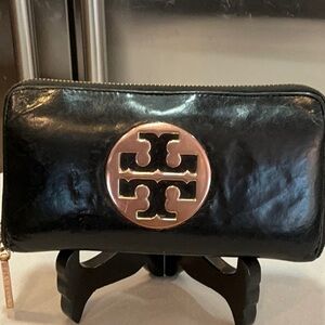 TORY BURCH ZIP AROUND WALLET